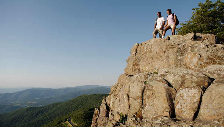 couple hiking to overlook in the Shenandoah Valley