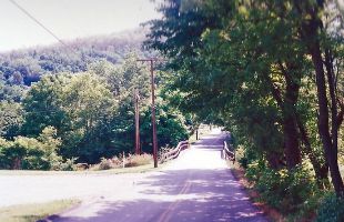 A photograph of the bridge that no longer exists in uniontown